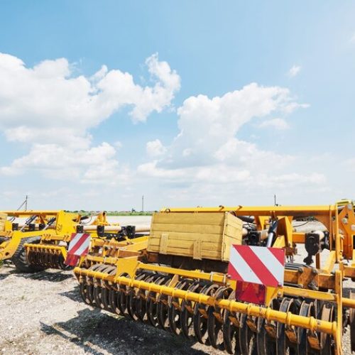 close-up-seeder-attached-tractor-field_146671-19091 close-up-seeder-attached-tractor-field_146671-19091