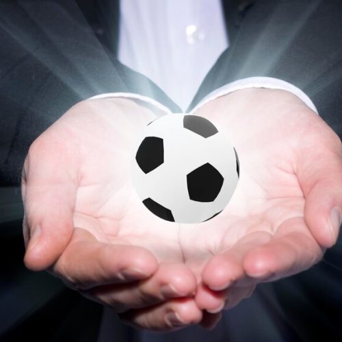 football-manager-hold-ball_600217-784 football-manager-hold-ball_600217-784